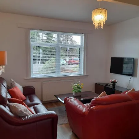 Ashley Holiday Home, Close To City Centre With Free Parking Dalneigh Exterior photo