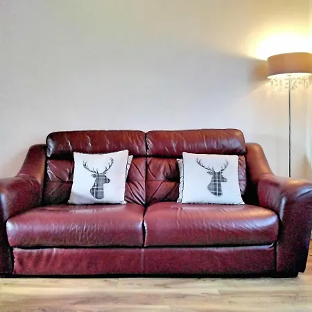 Ashley Holiday Home, Close To City Centre With Free Parking Dalneigh Exterior photo