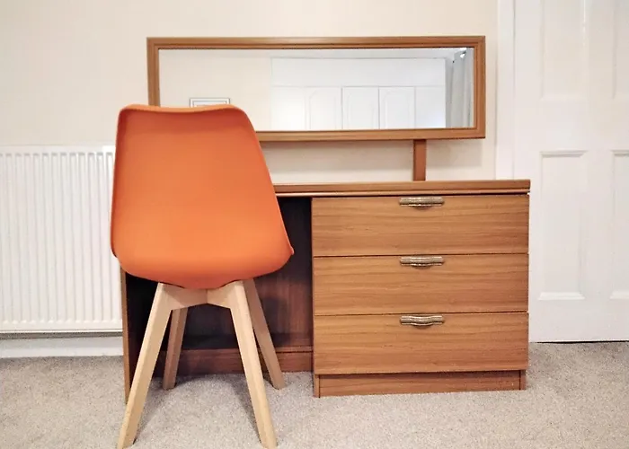Ashley Holiday Home, Close To City Centre With Free Parking