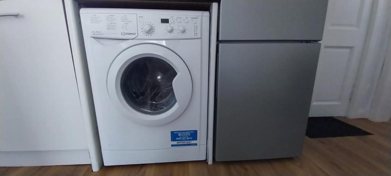 Ashley Home, Close To Centre With Free Parking Holiday home *